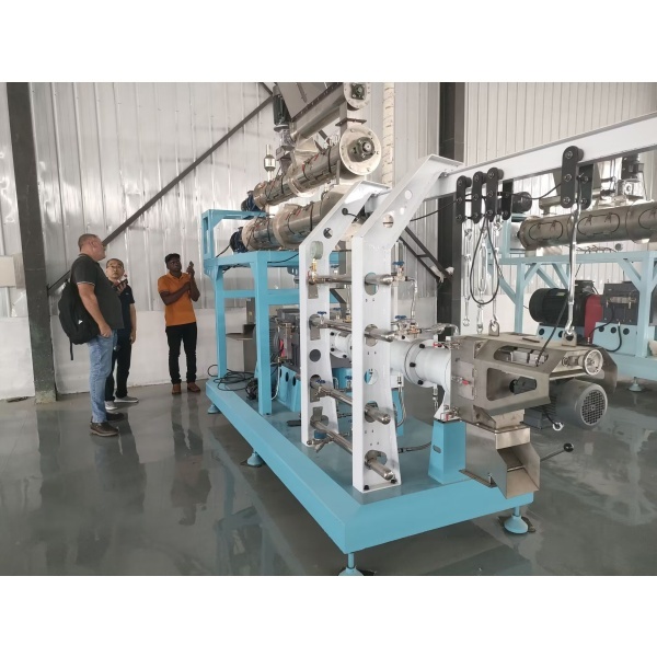 أحدث حالة شركة حول خط إنتاج آلات صنع أغذية الكلاب والقطط والحيوانات الأليفة والوجبات الخفيفة ومعدات المعالجة