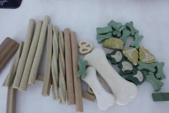 خط إنتاج يمضغ الحيوانات الأليفة 100KW من الفولاذ المقاوم للصدأ لأسنان الكلاب