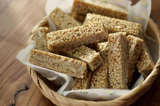 حلوى الفول السوداني هش بار الحبوب ماكينة ، آلة قطع شريط الحبوب